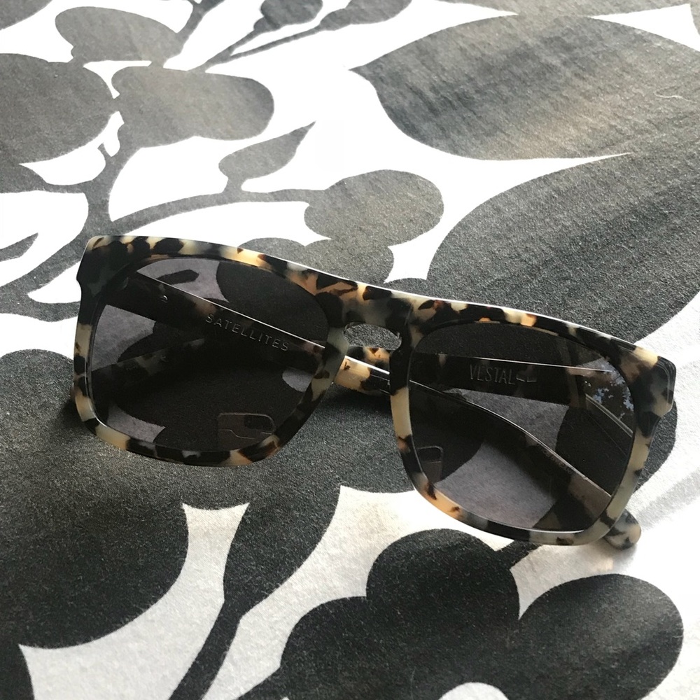 Vestal tortoise shell sunglasses
